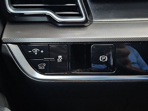 Used 2025 Kia Sportage SX image 25