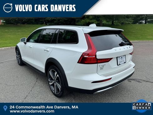 Certified 2024 Volvo V60 B5 Cross Country Plus image 3