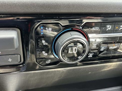 Used 2024 Chevrolet Silverado 1500 High Country w/ High Country Premium Package AWD/4WD image 36