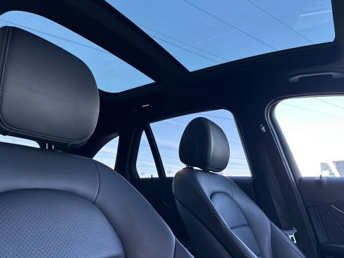 Used 2022 Mercedes-Benz GLC 300 4MATIC image 17