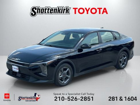 Used 2025 Kia K4 FWD image 1