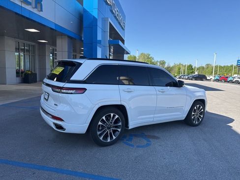 Used 2024 Jeep Grand Cherokee Overland w/ Luxury Tech Group IV AWD/4WD image 27