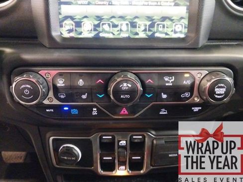 Used 2022 Jeep Wrangler Unlimited Sahara w/ Cold Weather Group image 16