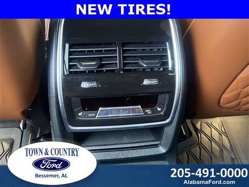 Used 2023 BMW X7 M60i image 11