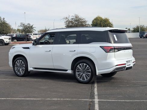 New 2026 INFINITI QX80 Luxe image 3