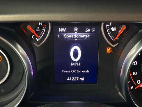 Used 2022 Jeep Gladiator Willys image 19