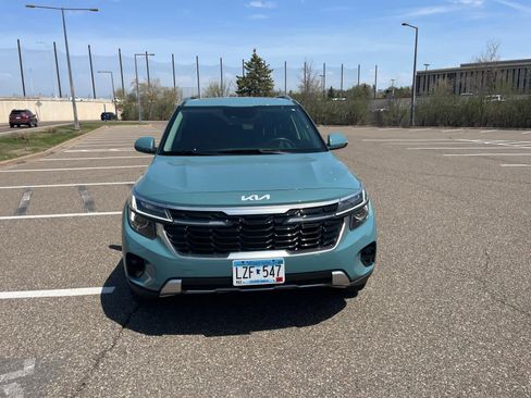 Used 2024 Kia Seltos EX AWD/4WD image 2