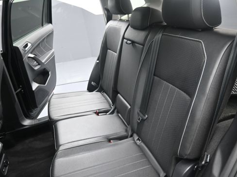Used 2023 Volkswagen Tiguan SE w/ Panoramic Sunroof Package AWD/4WD image 36