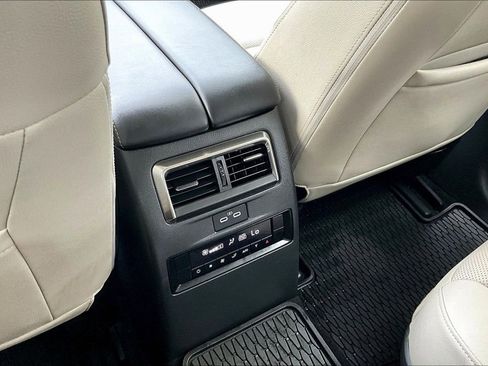 Used 2024 MAZDA CX-90 3.3 Turbo w/ Preferred Package AWD/4WD image 11
