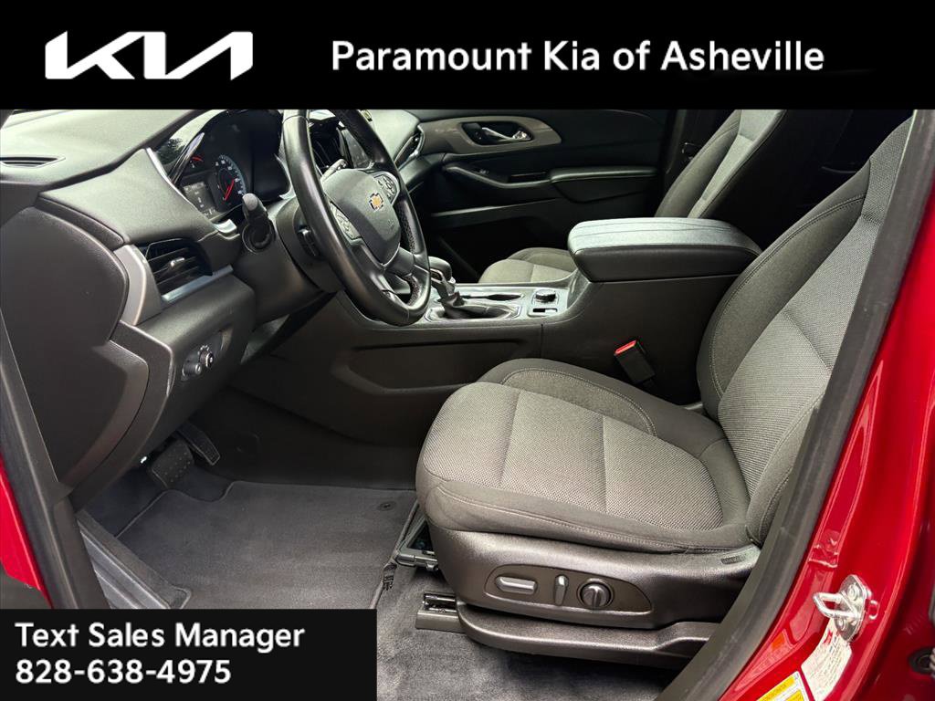 Used 2023 Chevrolet Traverse LT FWD image 16