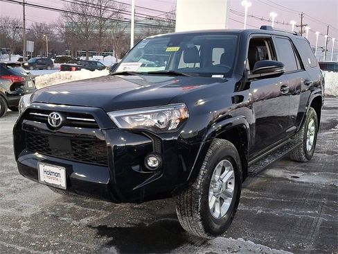 Certified 2024 Toyota 4Runner SR5 Premium image 4