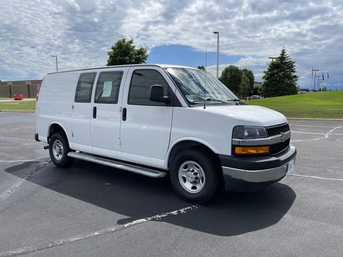 Used 2024 Chevrolet Express 2500 w/ Driver Convenience Package RWD image 7