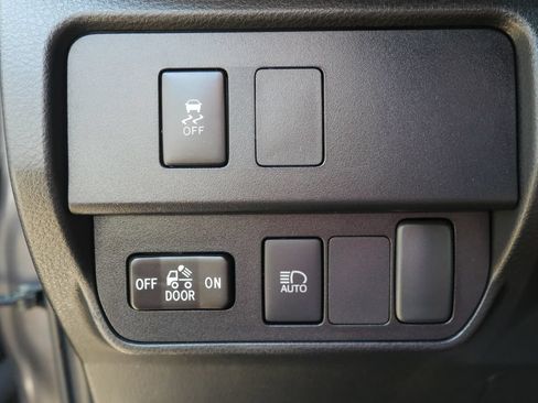 Used 2022 Toyota Tacoma SR5 AWD/4WD image 15