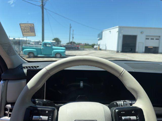 Used 2025 Hyundai Santa Fe SEL AWD/4WD image 13