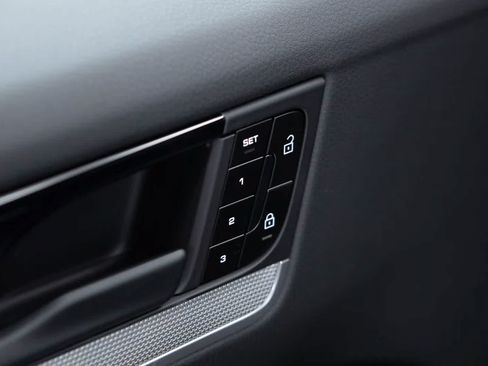 Certified 2026 Porsche Cayenne E-Hybrid Coupe AWD/4WD image 25