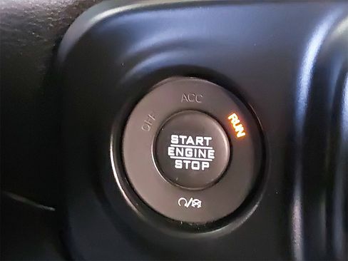 Used 2020 Jeep Gladiator Overland image 31