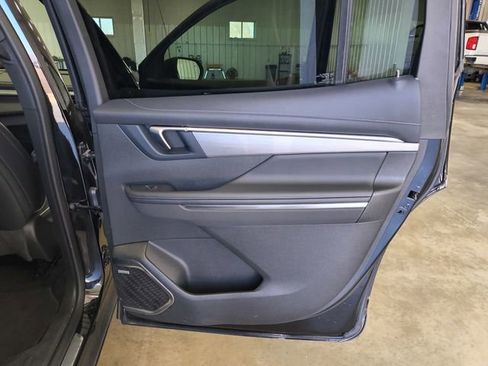 Used 2025 Buick Enclave Preferred AWD/4WD image 25