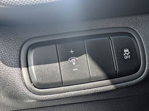 Used 2024 Hyundai Venue SEL FWD image 32