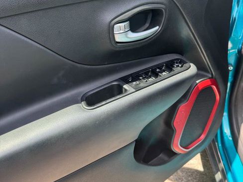 Used 2021 Jeep Renegade Trailhawk image 3