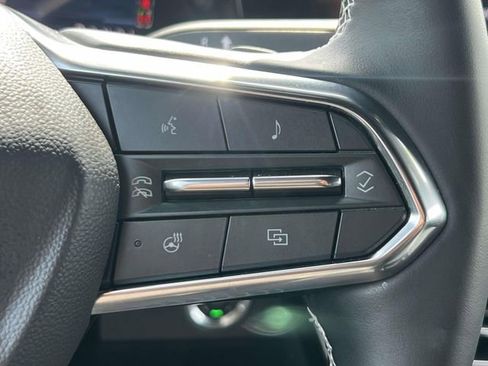 Used 2025 Chevrolet Traverse LT image 24