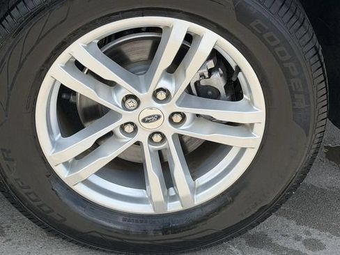 Used 2023 Ford Explorer XLT RWD image 8