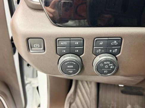 Certified 2022 Chevrolet Silverado 1500 LTZ w/ LTZ Premium Package image 20