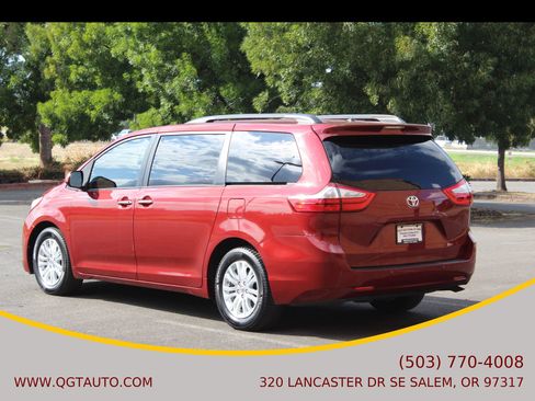 Used 2016 Toyota Sienna Limited image 4