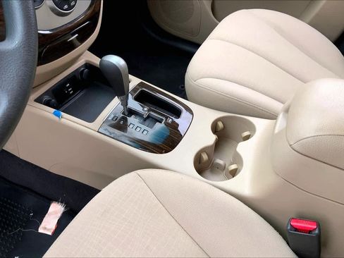 Used 2011 Hyundai Santa Fe GLS image 15