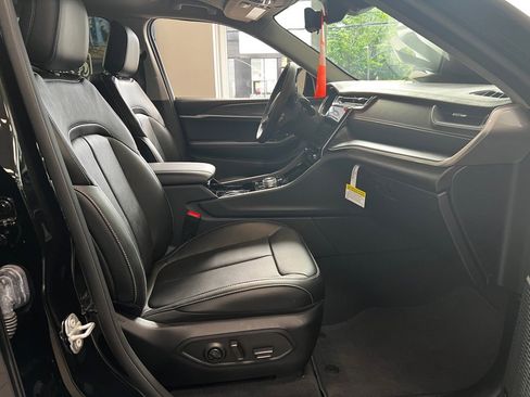 Used 2021 Jeep Grand Cherokee L Limited w/ Luxury Tech Group II image 11