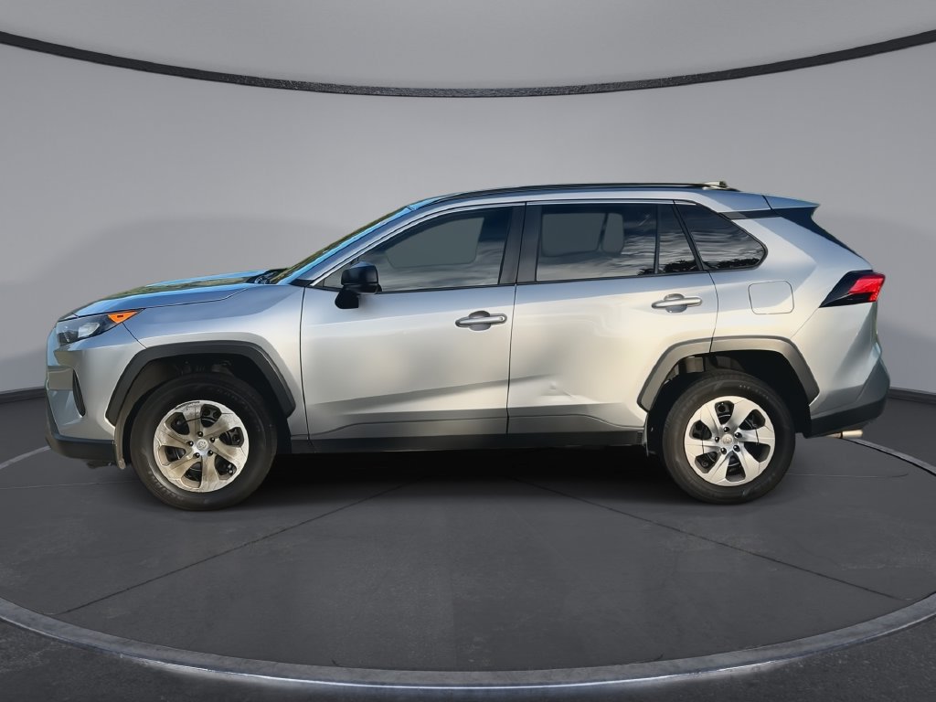Used 2021 Toyota RAV4 LE FWD image 5
