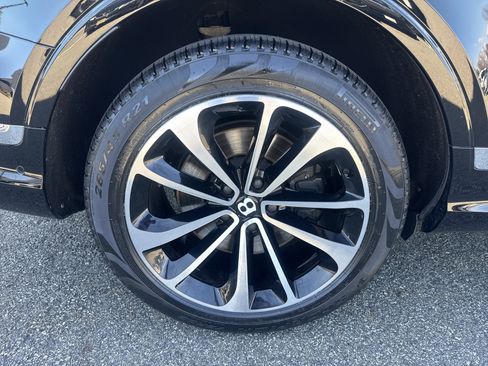 Used 2021 Bentley Bentayga AWD/4WD image 31