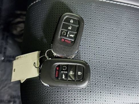Used 2025 Honda Pilot Elite image 37