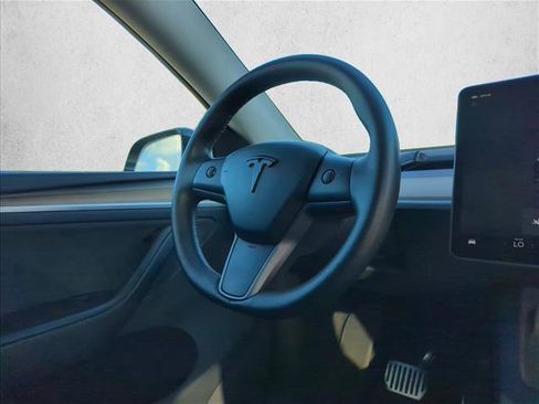 Used 2024 Tesla Model Y Long Range image 29