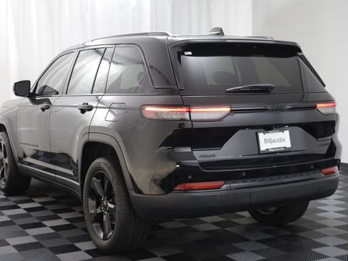 Used 2023 Jeep Grand Cherokee Limited w/ Black Appearance Package AWD/4WD image 15
