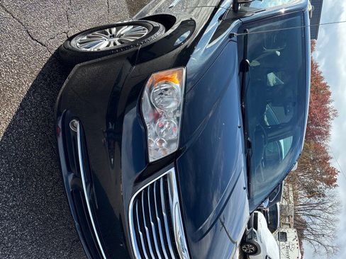 Used 2014 Chrysler Town & Country Touring-L w/ Driver Convenience Group image 3