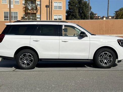 New 2025 Ford Expedition Active image 3