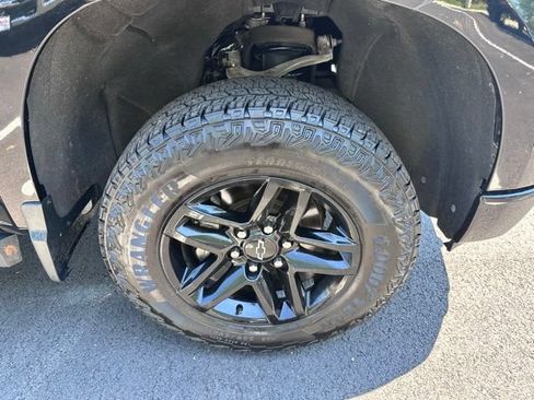 Used 2022 Chevrolet Silverado 1500 LT Trail Boss w/ LPO, Dark Essentials Package AWD/4WD image 12