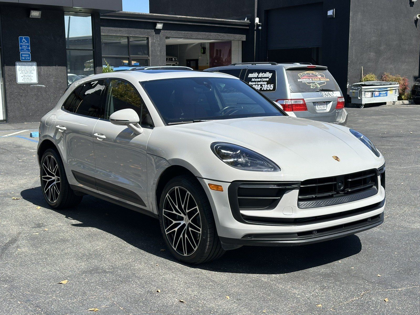Used 2023 Porsche Macan AWD/4WD image 7