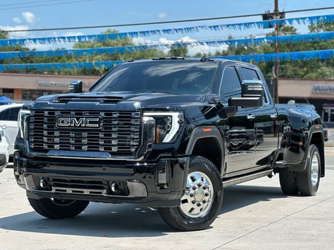 Used 2024 GMC Sierra 3500 Denali Ultimate AWD/4WD image 3