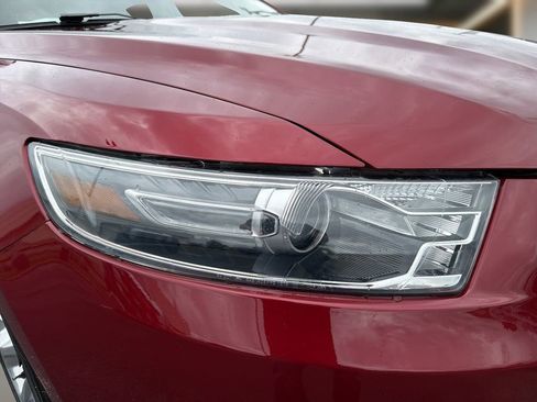 Used 2018 Ford Taurus Limited FWD image 11