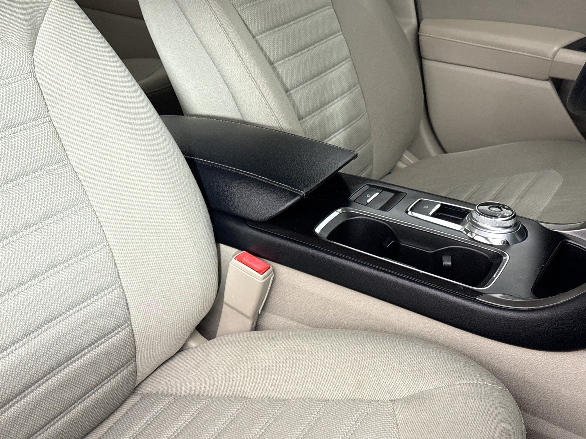 Used 2018 Ford Fusion SE FWD image 36