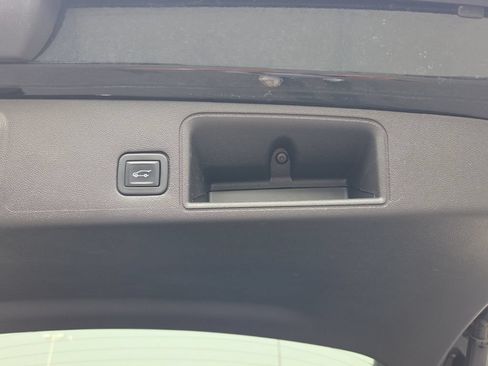 Used 2022 GMC Terrain SLT w/ Infotainment Package II AWD/4WD image 28
