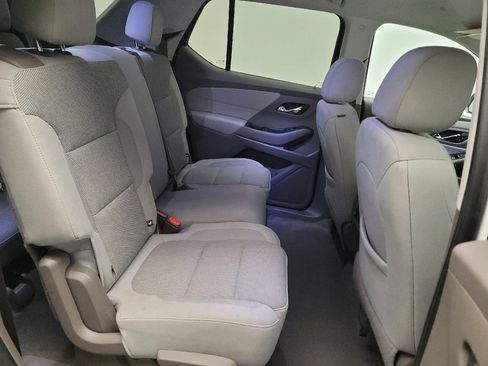 Used 2021 Chevrolet Traverse LT FWD image 19