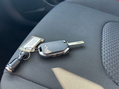 Used 2025 Kia Sportage LX FWD image 18