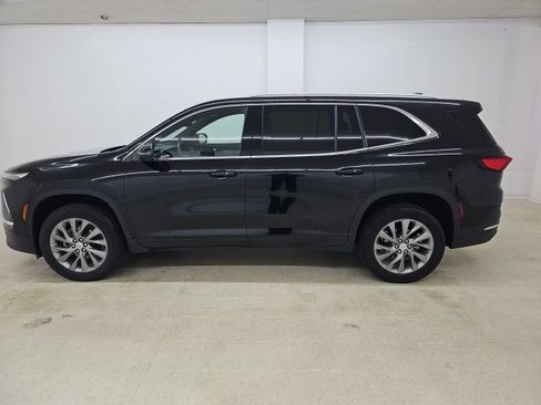Used 2025 Buick Enclave Preferred AWD/4WD image 18