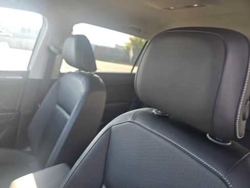 Used 2022 Volkswagen Tiguan SE image 23
