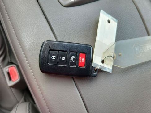 Certified 2016 Toyota Highlander XLE FWD image 42