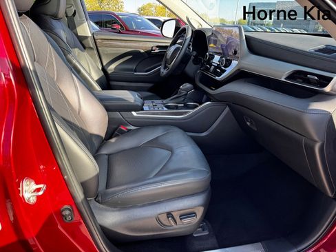 Used 2023 Toyota Highlander Platinum image 25