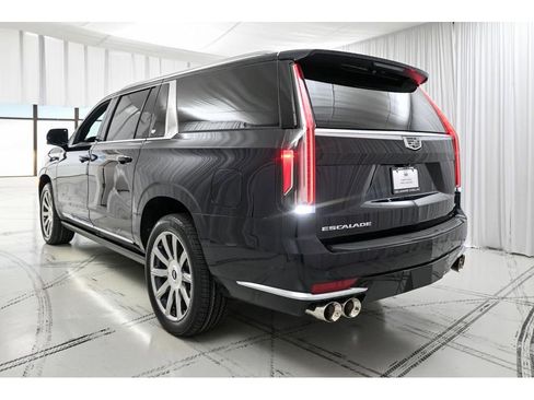 Used 2022 Cadillac Escalade ESV Premium Luxury Platinum image 5