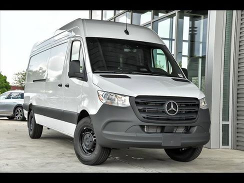 New 2025 Mercedes-Benz Sprinter 2500 image 1